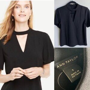 ANN TAYLOR V Cutout Short Sleeve Top in Black in Size Small